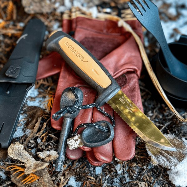 The Morakniv<sup>&reg;</sup> ROPE knife with a flint, gloves and other bushcraft gear. Source: Rigad