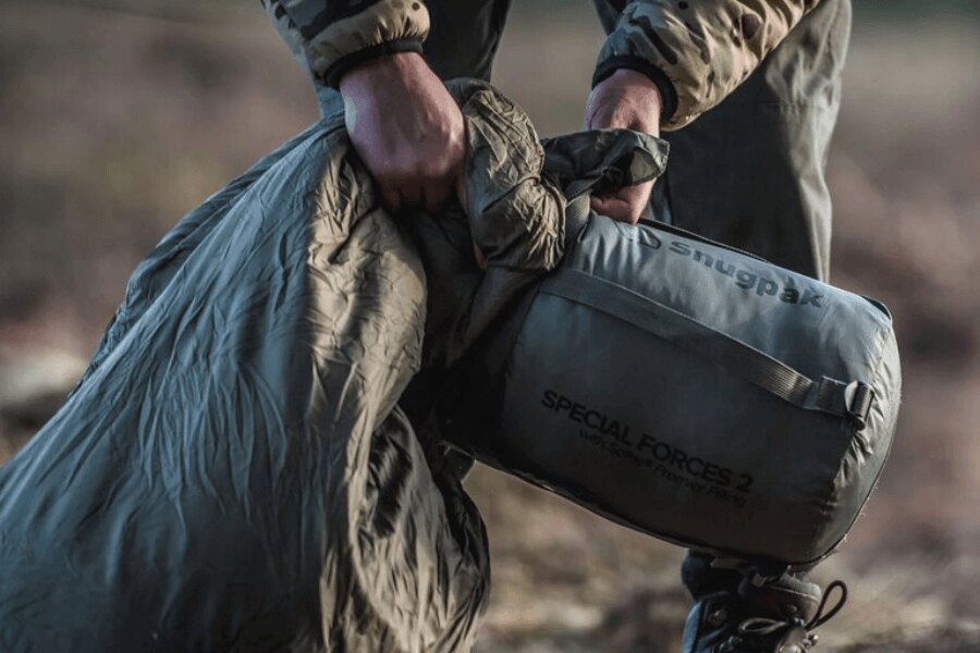 Packing the Snugpak<sup>&reg;</sup> Special Forces 2 sleeping bag into a protecting bag. Source: Rigad, Snugpak