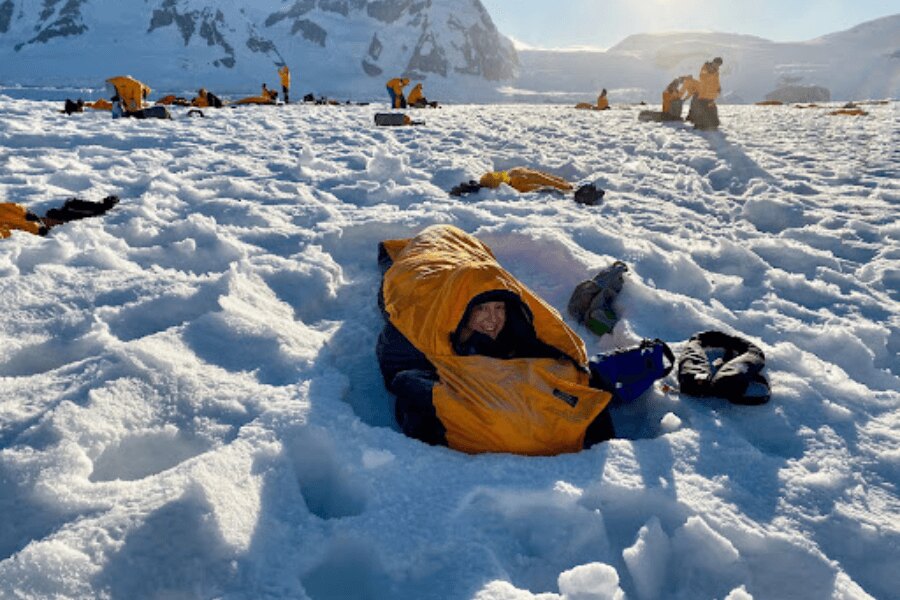 A sleeping bag, snow