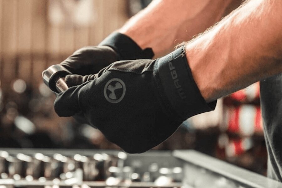 Tactical gloves Magpul. Source: Rigad