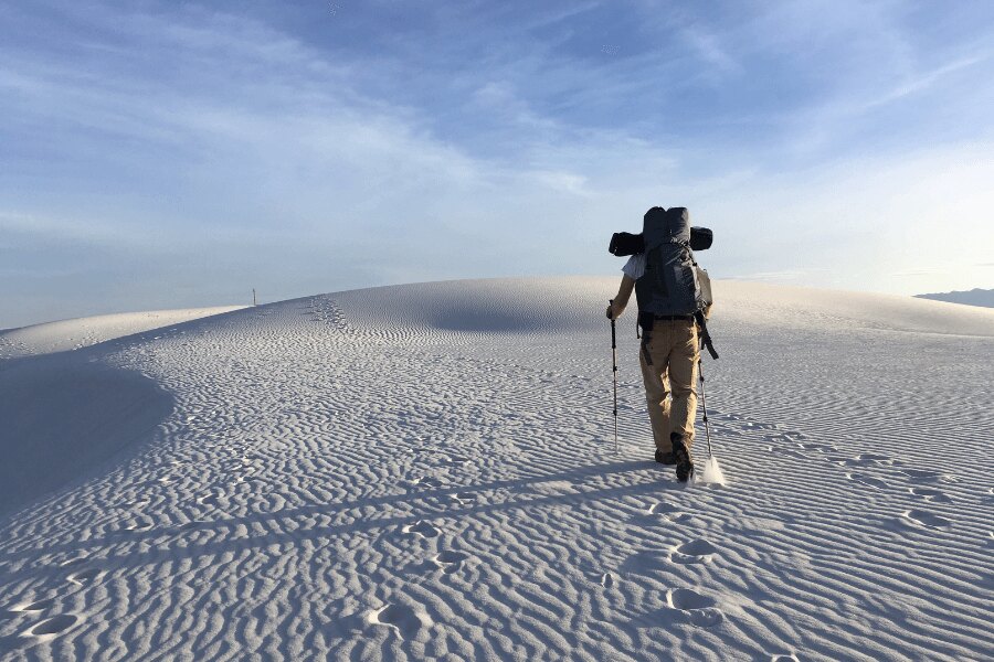 Trekking on the snow. Source: https://www.pexels.com/cs-cz/foto/ryma-snih-more-krajina-1002272/