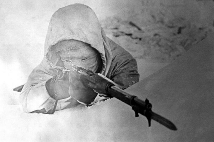 Simo Häyhä, sniper, winter war. Source: https://commons.wikimedia.org/wiki/File:Camouflaged_simo_hayha.jpg