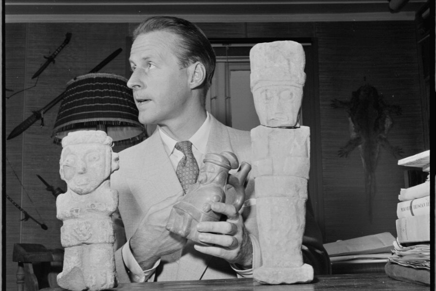 Thor Heyerdahl and moai statues