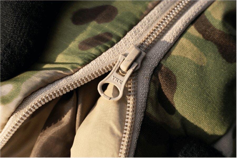 Sleeka Reversible Salopettes Snugpak – Full Leg Zip. Detail YKK zip. Source: L.G. (author)