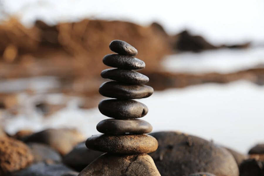 Stack of stones. Source: https://www.pexels.com/cs-cz/foto/kameny-rozostreni-vez-relax-355863/