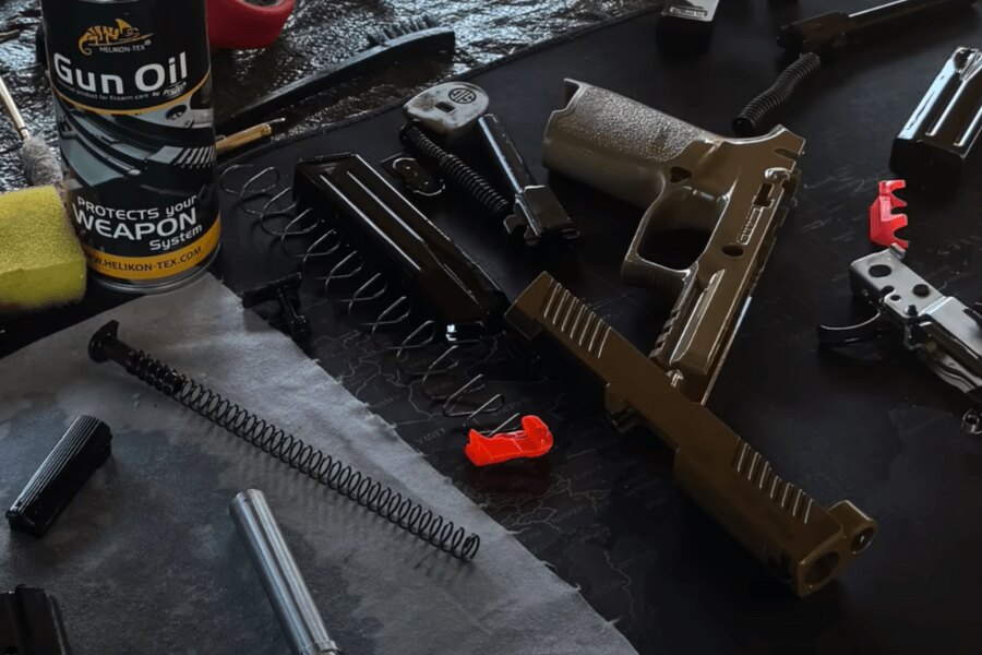 Disassembly of the weapon and Gun Oil Helikon-Tex. Source: Rigad