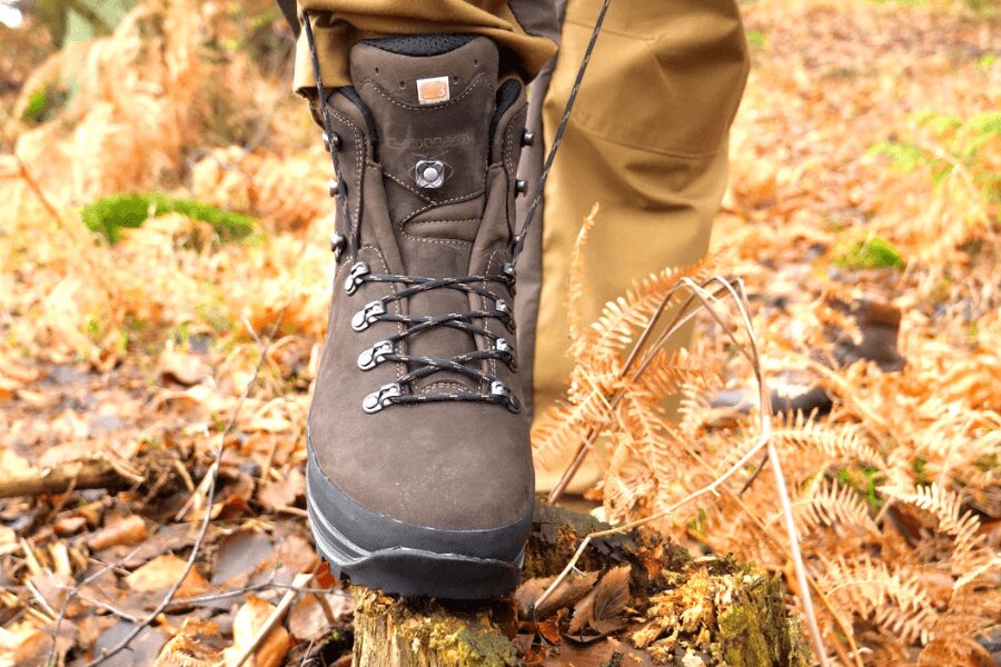 Shoelacing the Lowa Ranger boot in an autumn grass. Source: Rigad