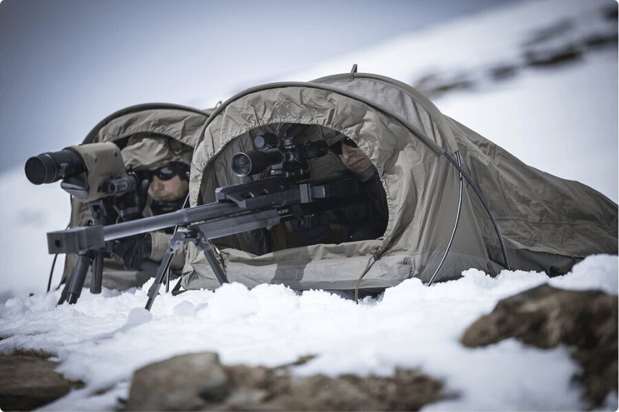 The Carinthia® Micro Tent Plus Gore-Tex and snipers in winter. Source: Rigad, carinthia.eu