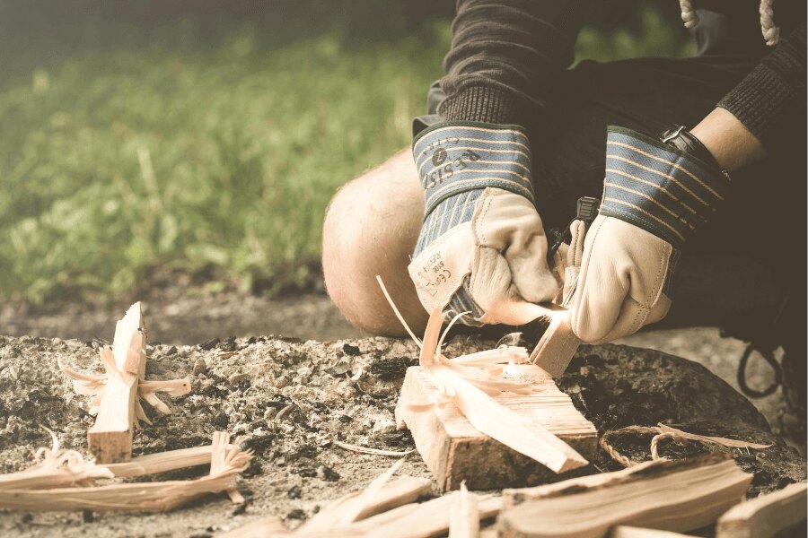 Making fire in gloves using firesteel. Source: https://www.pexels.com/cs-cz/foto/167708/