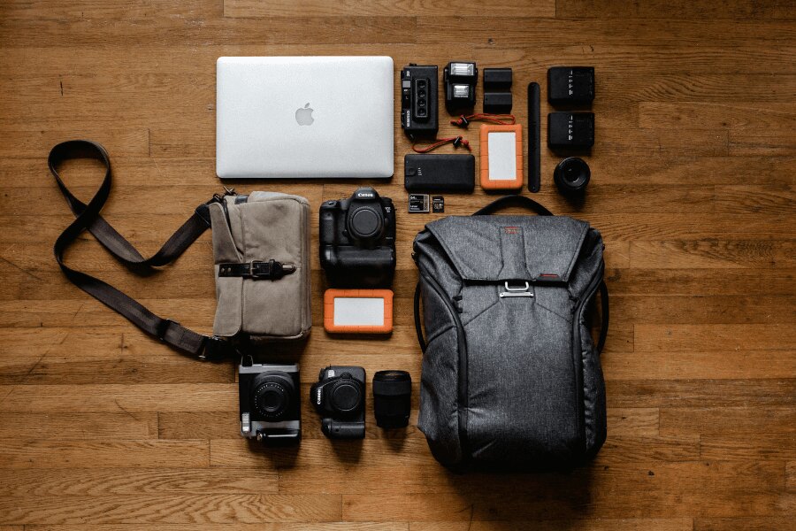 Unpacked backpack with cameras and electronics. Source: https://www.pexels.com/cs-cz/foto/apple-jablko-chytry-telefon-notebook-3178938/