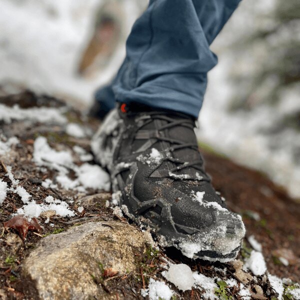 LOWA® Zephyr MK2 GTX MID boots in snow. Source: Rigad