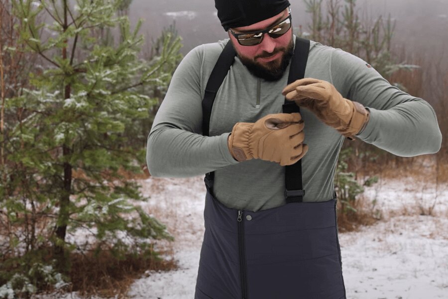 Tilak Military Gear<sup>&reg;</sup> Ketil Mig winter pants, adjustable suspenders and Mechanix gloves. Source: Rigad