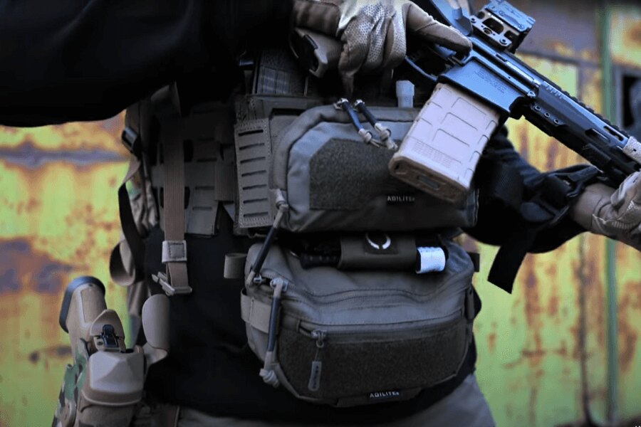 A man with the Agilite Gear<sup>&reg;</sup> Chest Rig Reaper™ fitted with pouches and with a long weapon. Source: Rigad - video