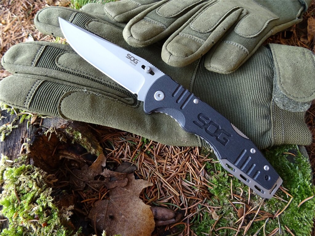 SOG® Salute Folding Knife